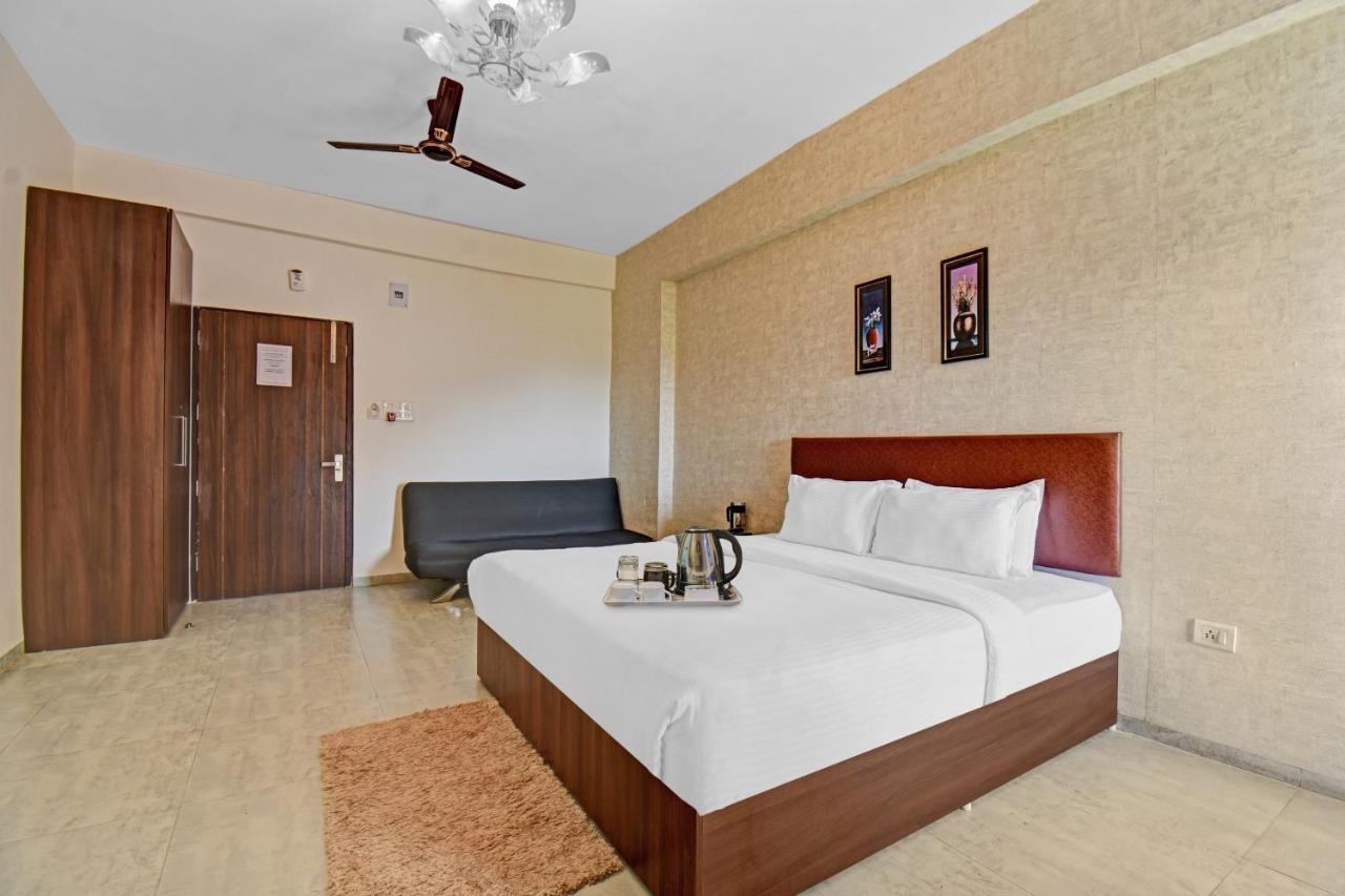 Townhouse Classio Suites Shirdi Extérieur photo