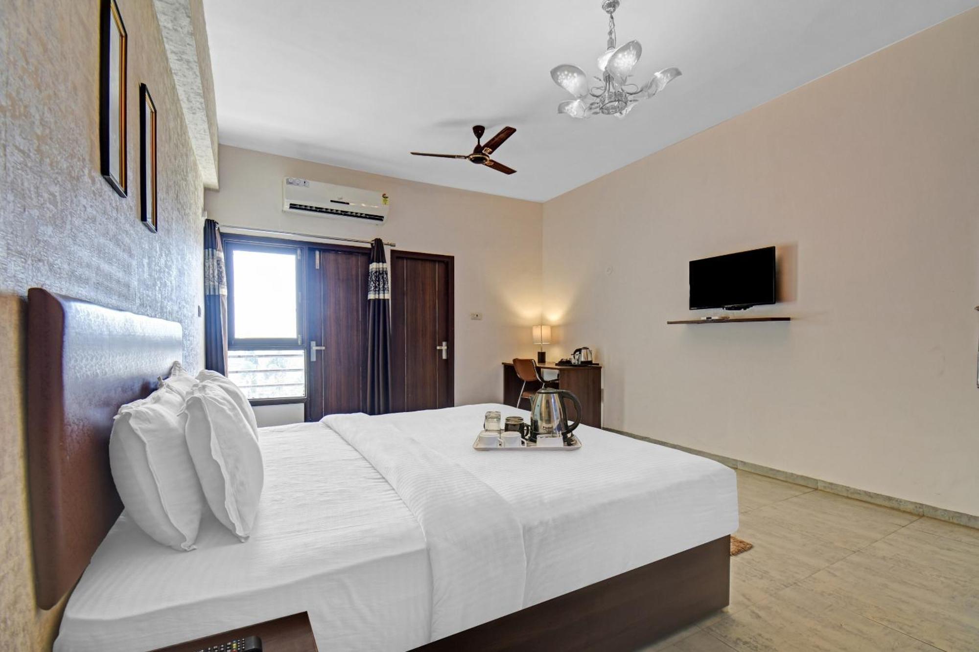 Townhouse Classio Suites Shirdi Extérieur photo