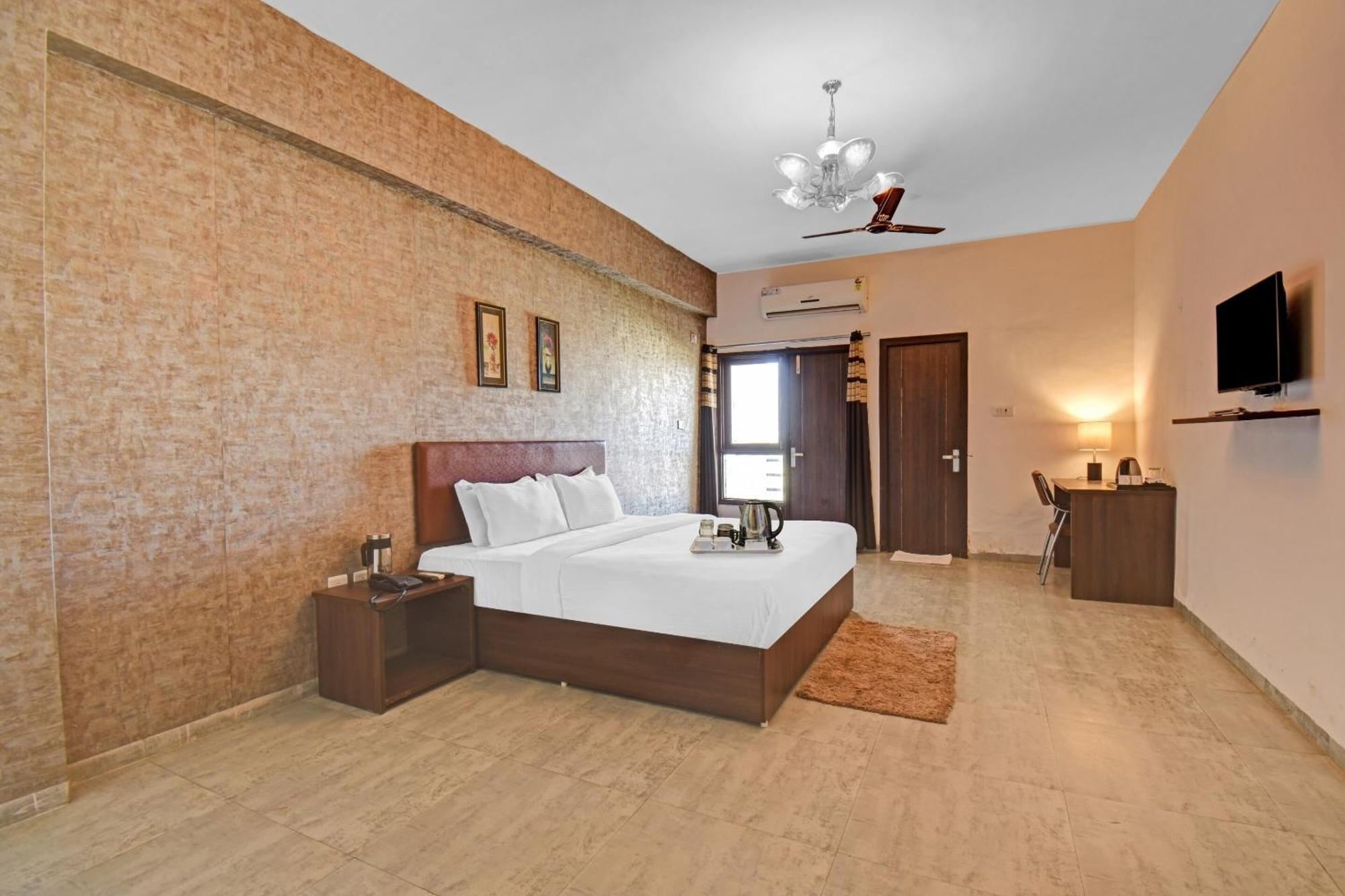 Townhouse Classio Suites Shirdi Extérieur photo