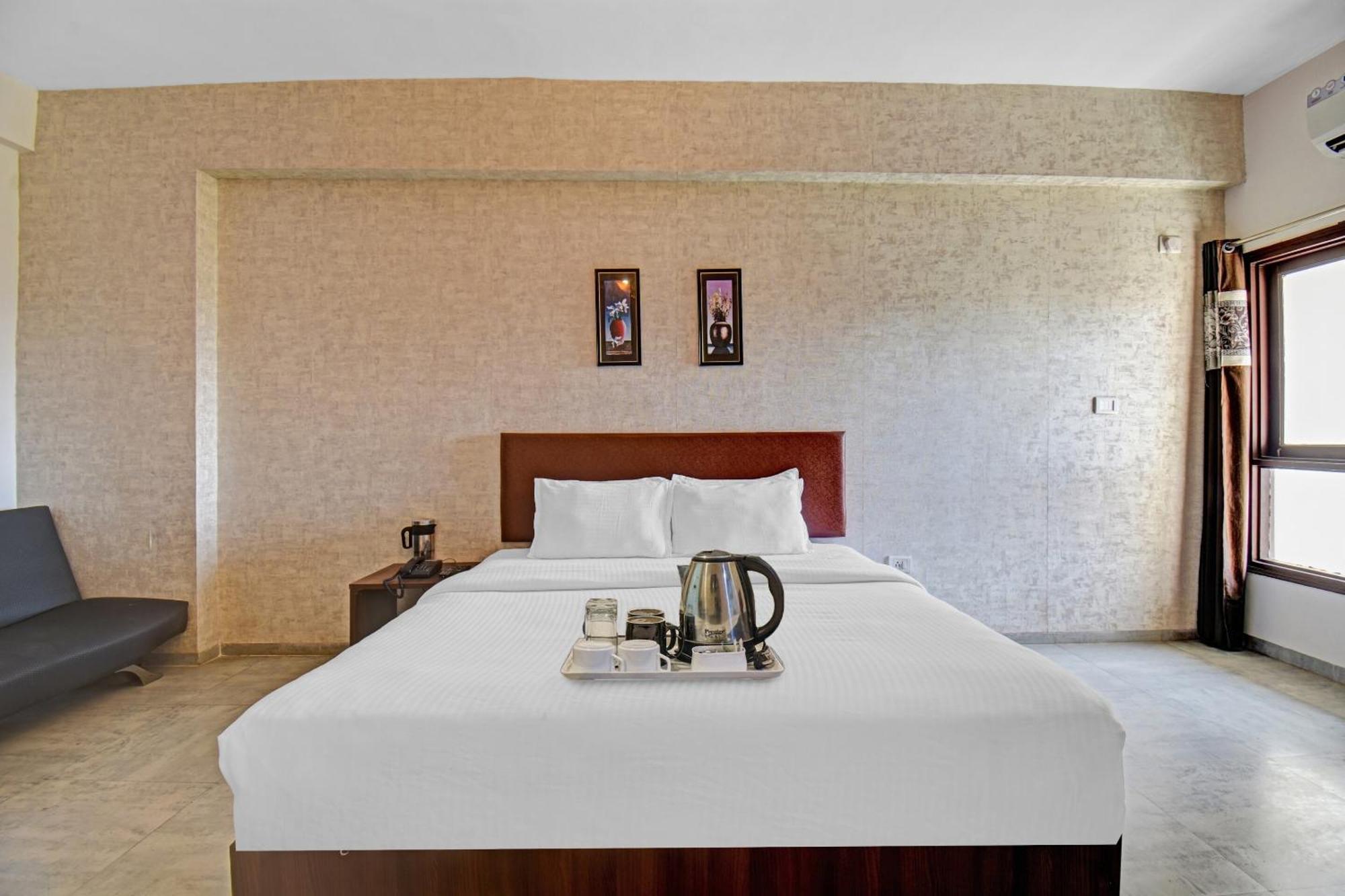 Townhouse Classio Suites Shirdi Extérieur photo