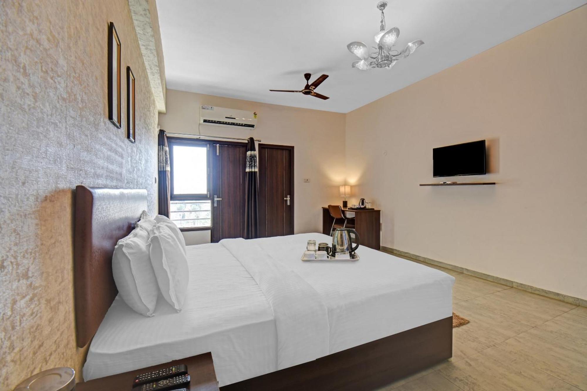 Townhouse Classio Suites Shirdi Extérieur photo