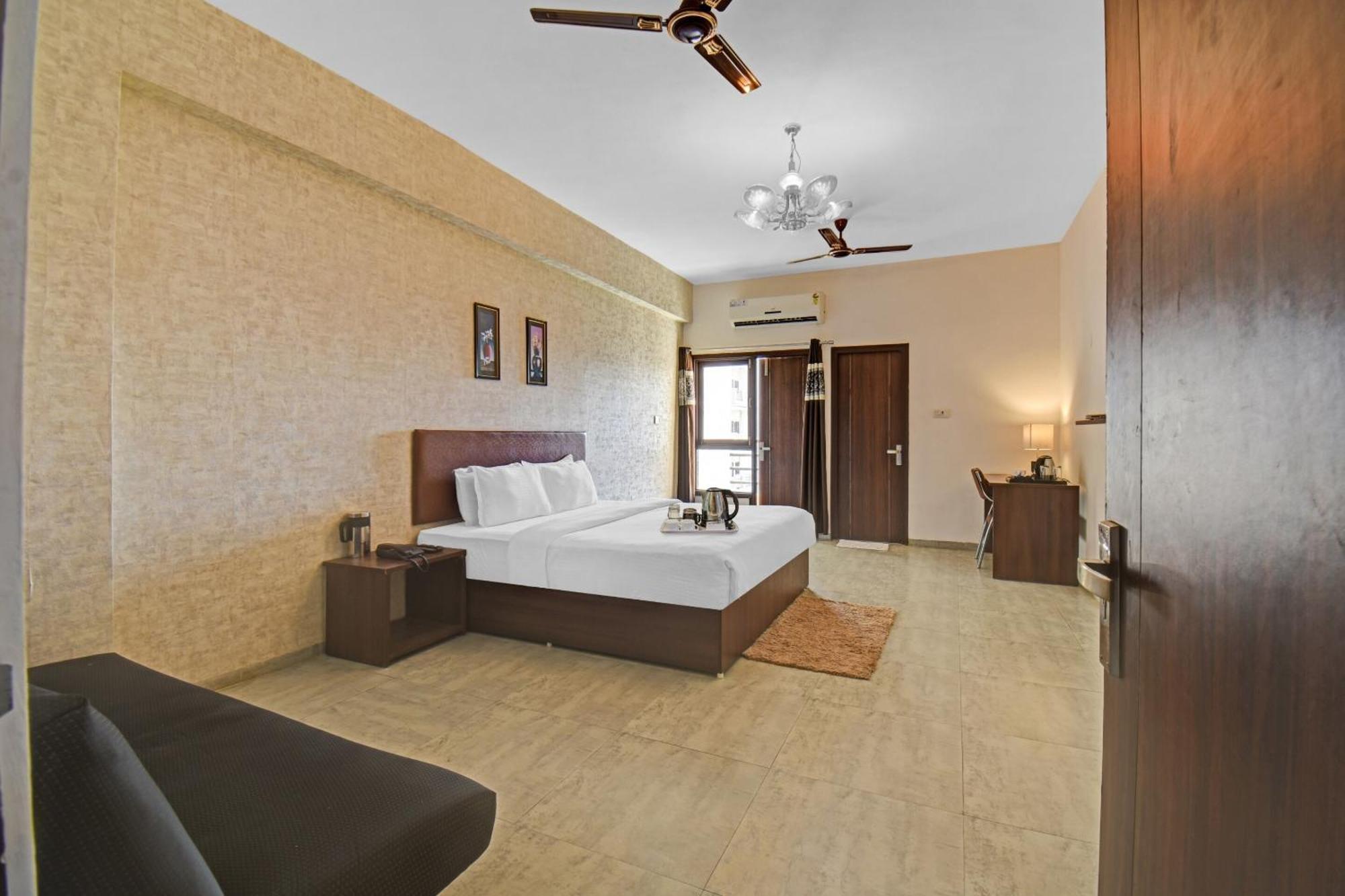 Townhouse Classio Suites Shirdi Extérieur photo