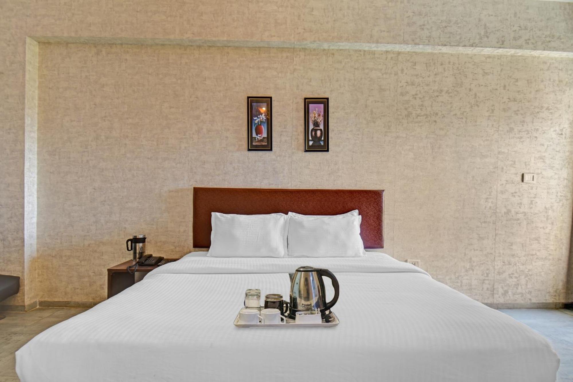 Townhouse Classio Suites Shirdi Extérieur photo
