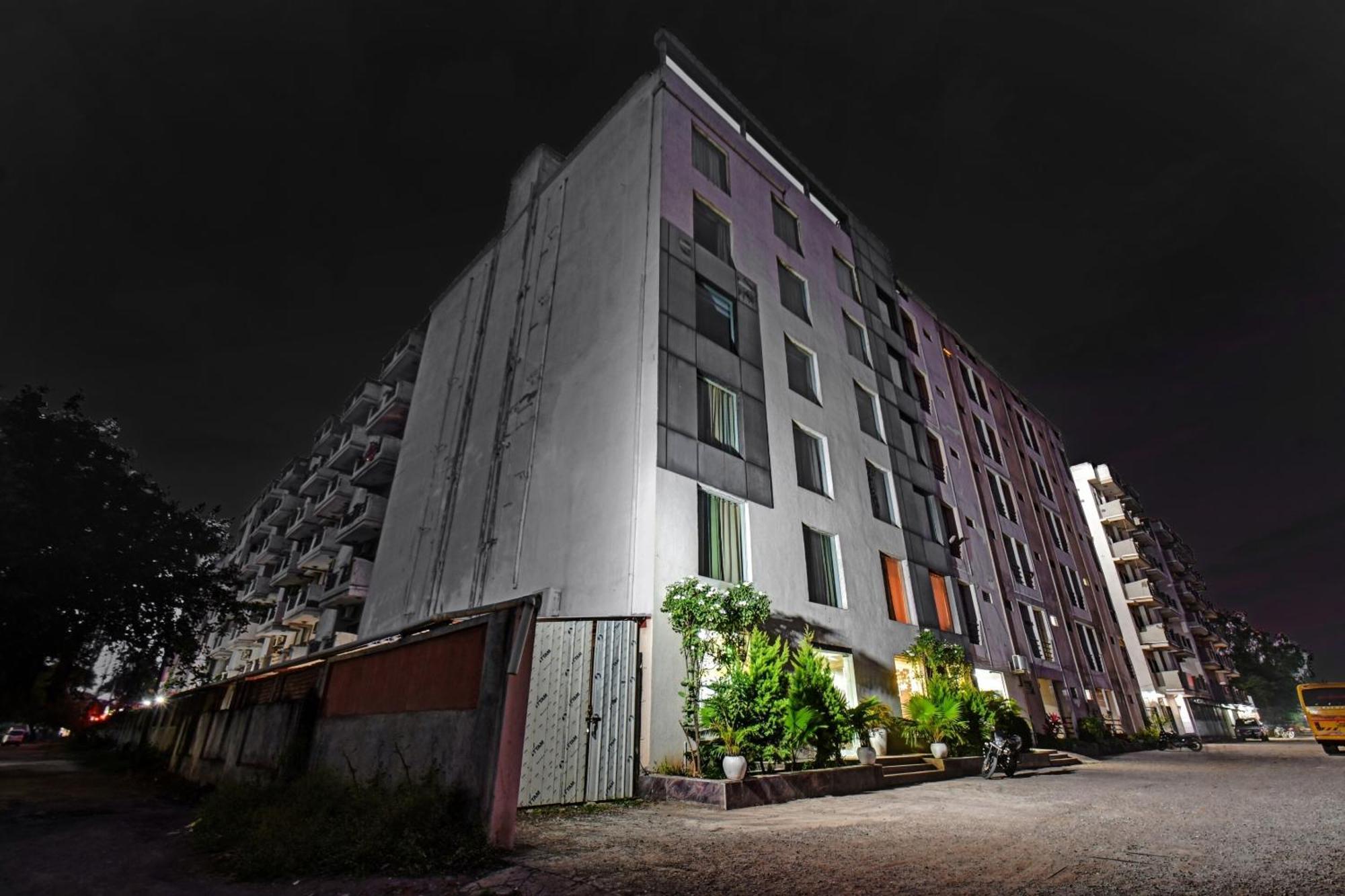 Townhouse Classio Suites Shirdi Extérieur photo