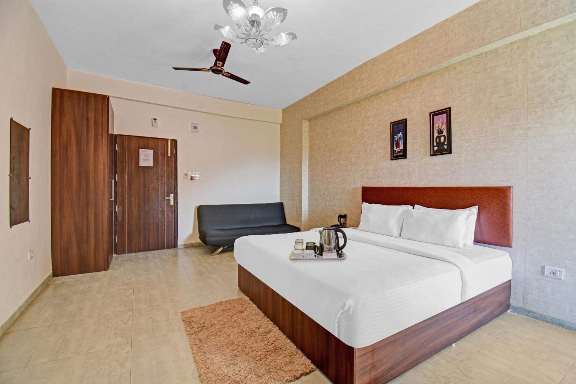 Townhouse Classio Suites Shirdi Extérieur photo