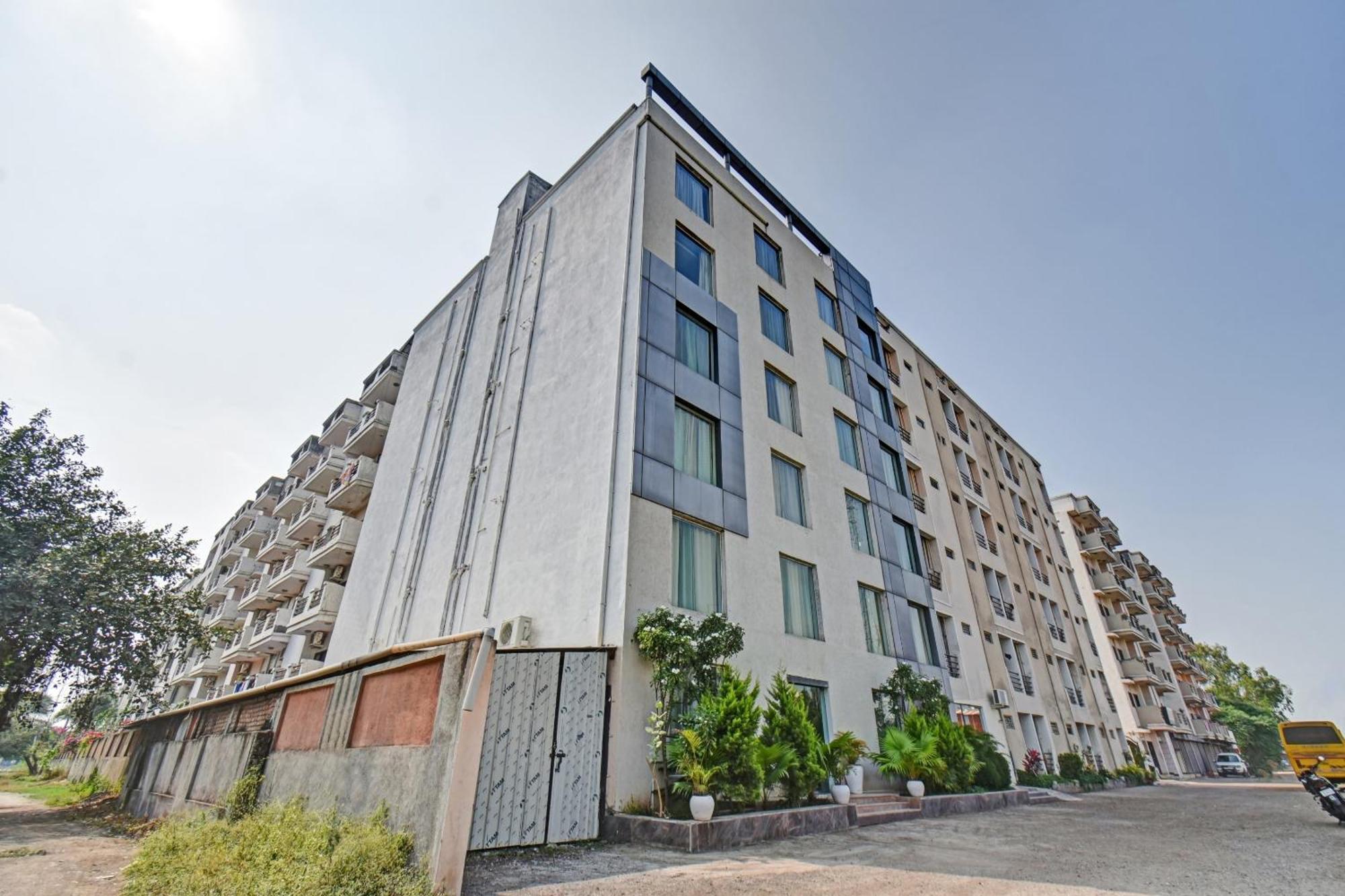 Townhouse Classio Suites Shirdi Extérieur photo